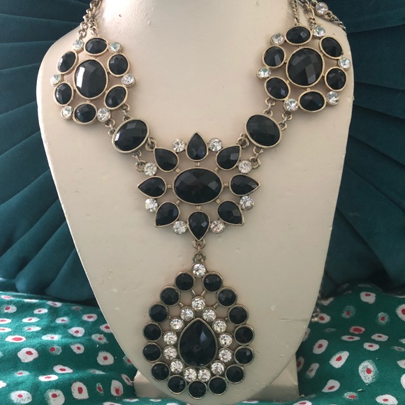 Gorgeous Black and White Statement Necklace - Picture 2 of 2